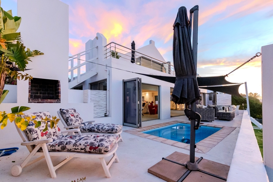 5 Bedroom Property for Sale in Golden Mile Western Cape